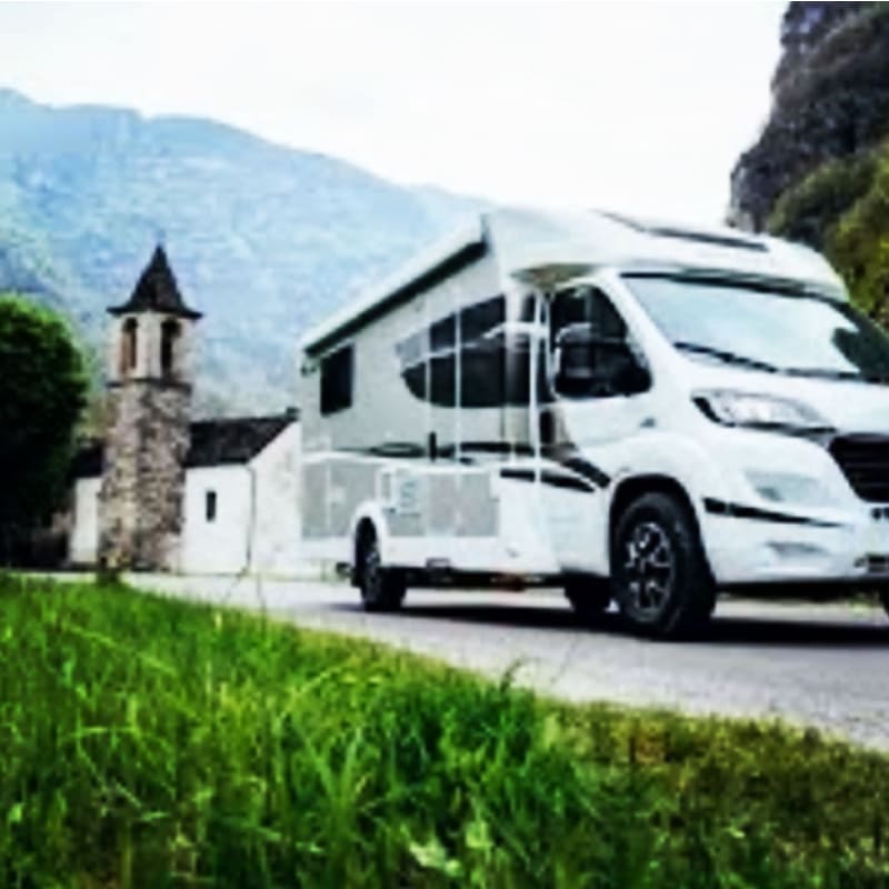 motor-home-mountain-in-background